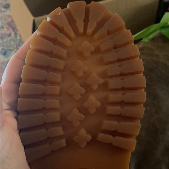 Timberland Tan Waterproof Boots with Yellow Laces - Picture 15 of 16